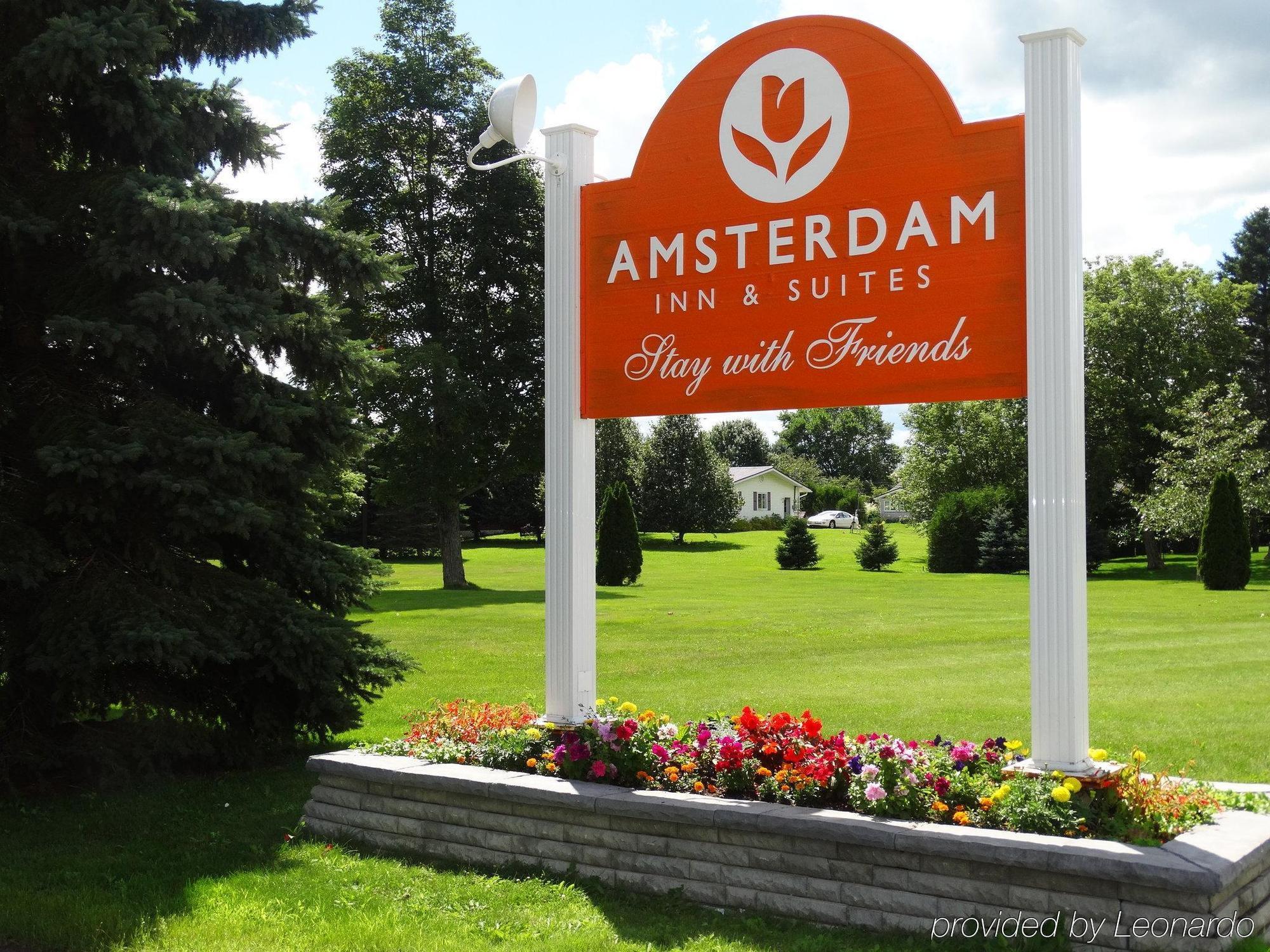 Amsterdam Inn & Suites Sussex Esterno foto