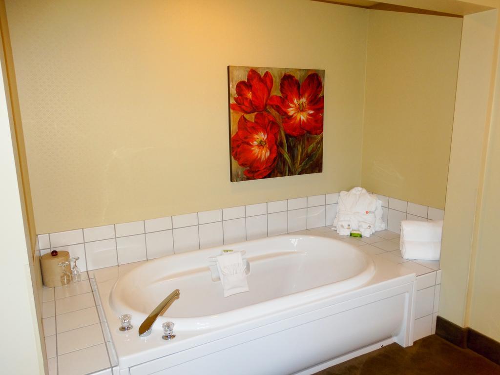 Amsterdam Inn & Suites Sussex Esterno foto