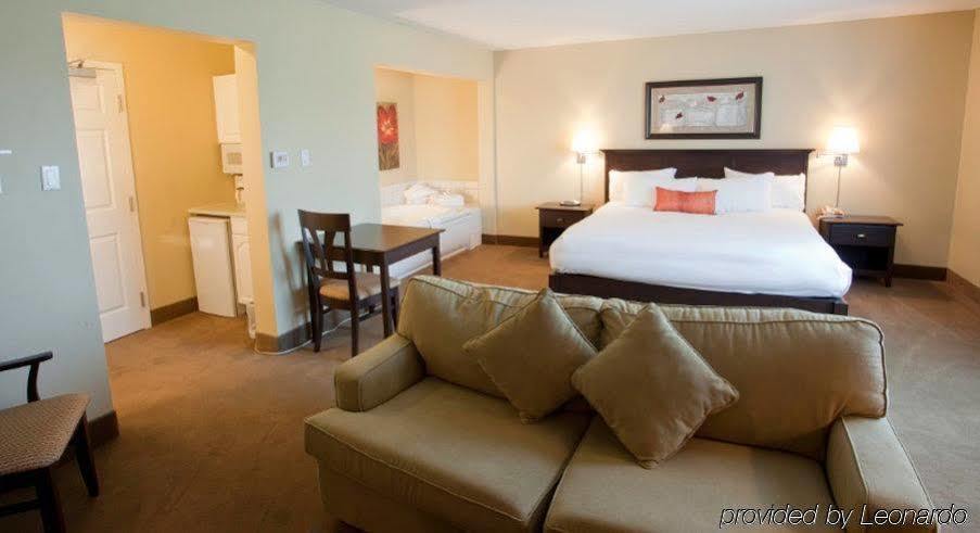 Amsterdam Inn & Suites Sussex Esterno foto