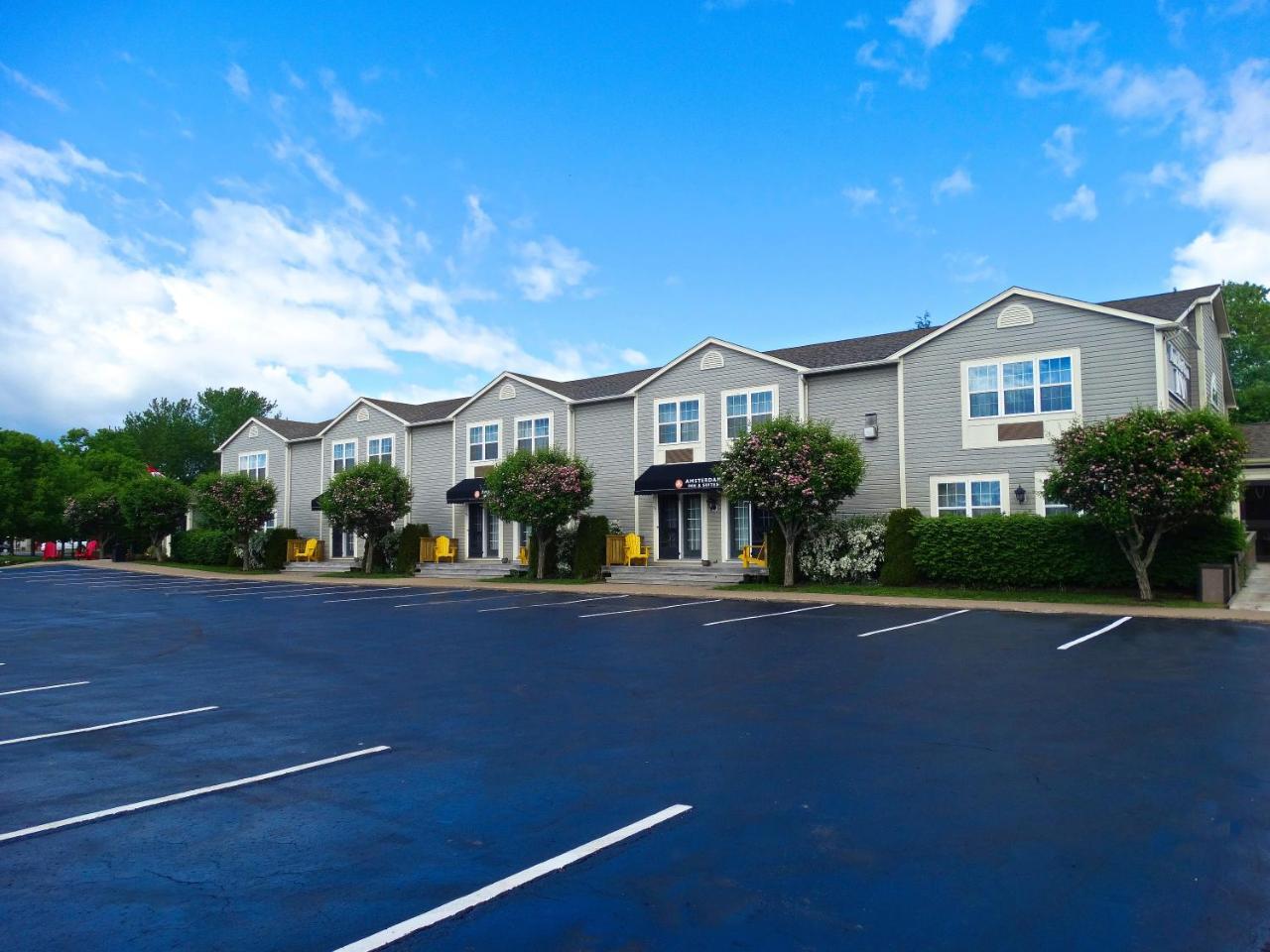 Amsterdam Inn & Suites Sussex Esterno foto