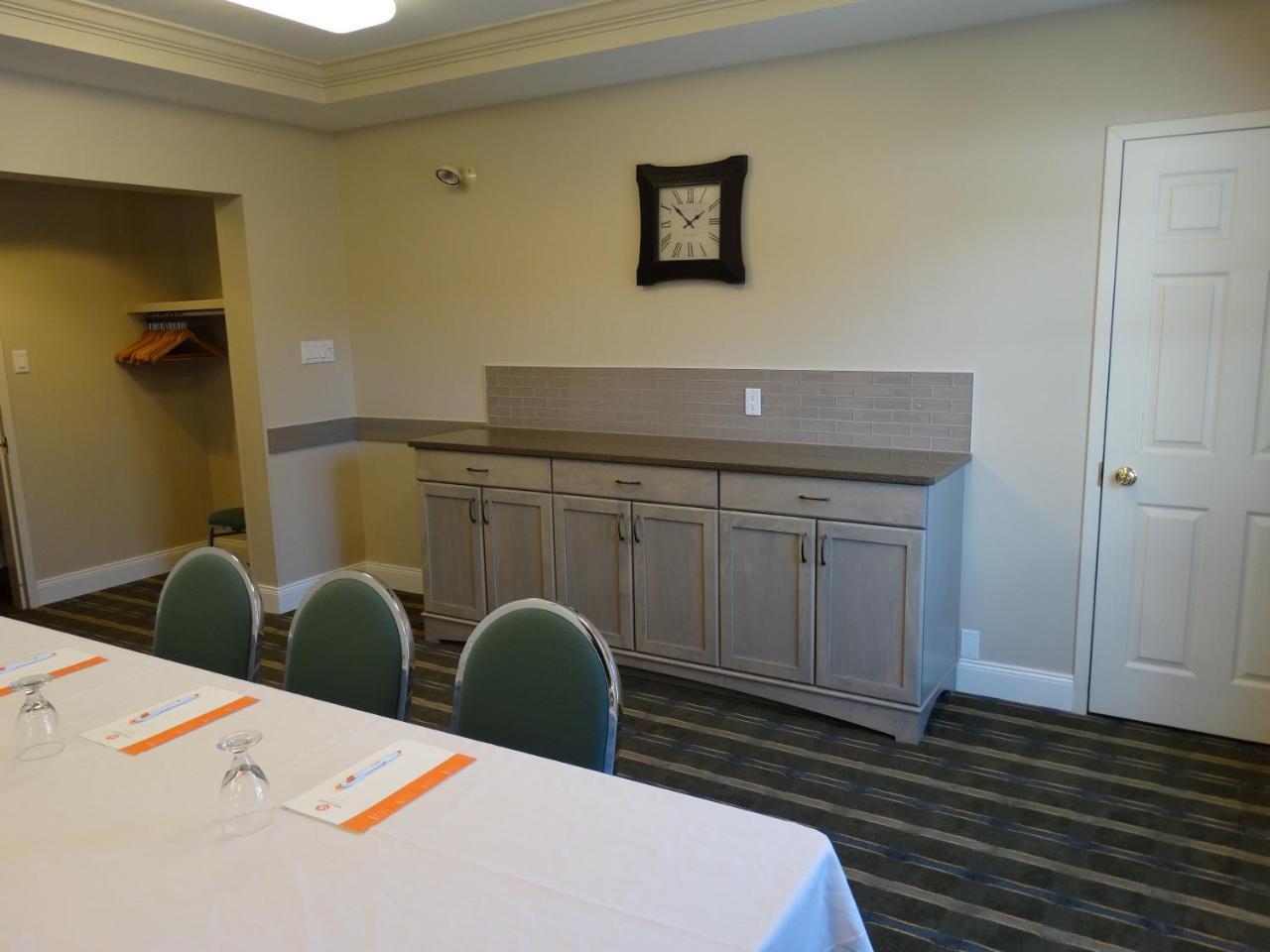 Amsterdam Inn & Suites Sussex Esterno foto
